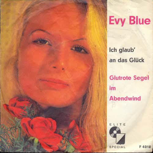 Blue Evy - Glutrote Segel im Abendwind